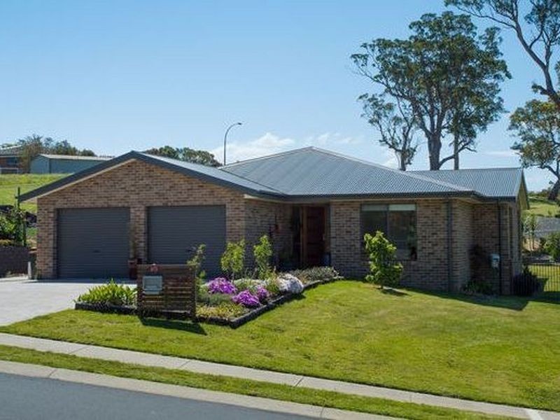 40 Glen Mia Drive, Bega NSW 2550