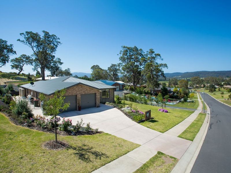 40 Glen Mia Drive, Bega NSW 2550