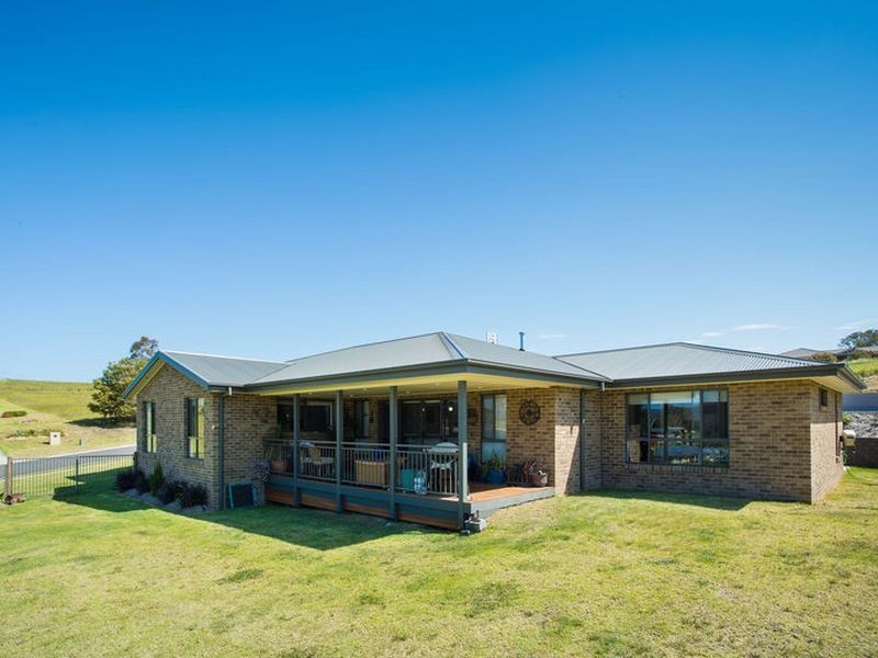 40 Glen Mia Drive, Bega NSW 2550