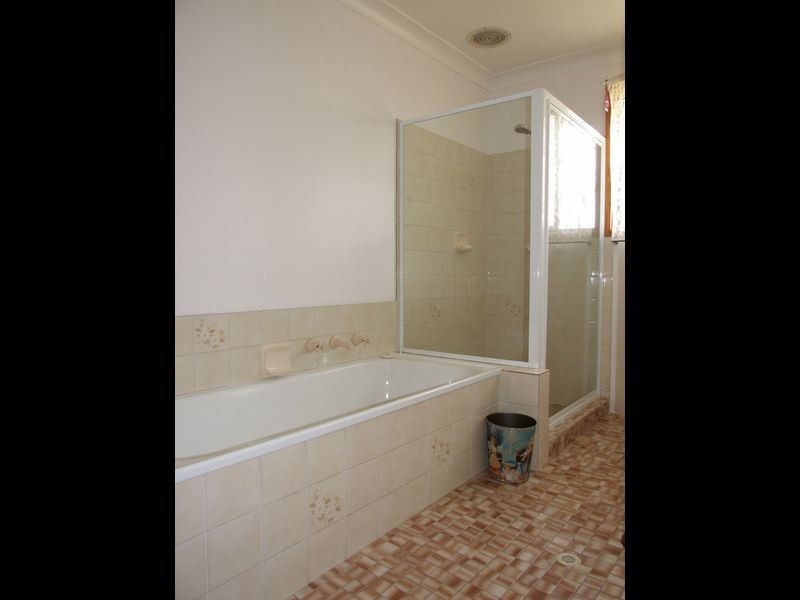 17 Kooringal Place, Bega NSW 2550