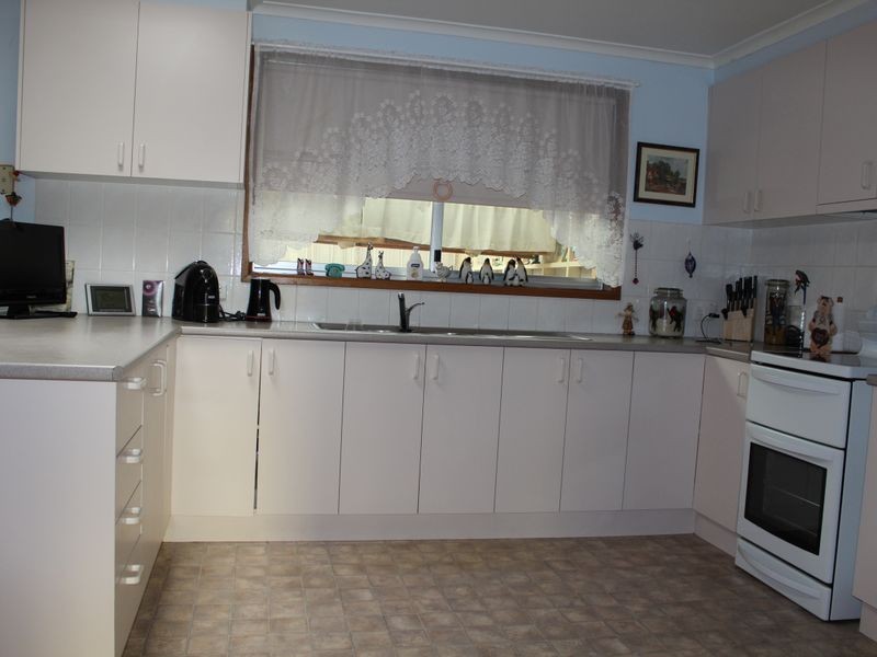 7 Ballima Court, Bega NSW 2550