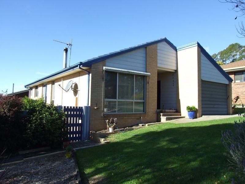 2 Deborah Cresent, Bega NSW 2550