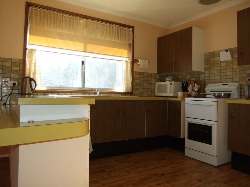2 Deborah Cresent, Bega NSW 2550