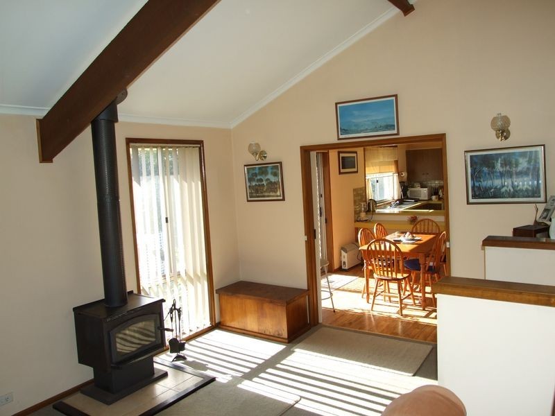 2 Deborah Cresent, Bega NSW 2550