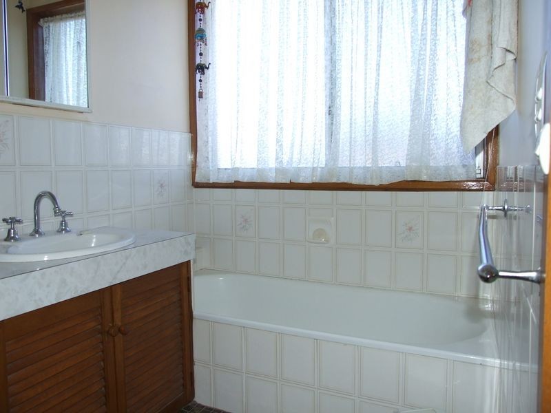 2 Deborah Cresent, Bega NSW 2550
