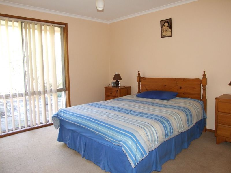 2 Deborah Cresent, Bega NSW 2550