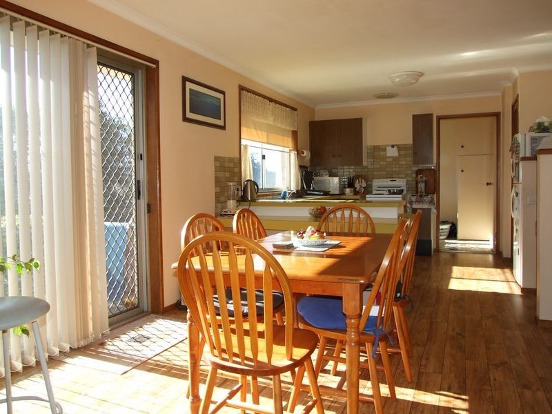 2 Deborah Cresent, Bega NSW 2550