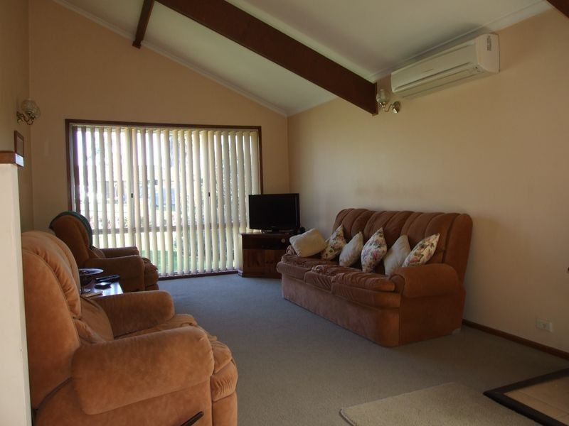 2 Deborah Cresent, Bega NSW 2550