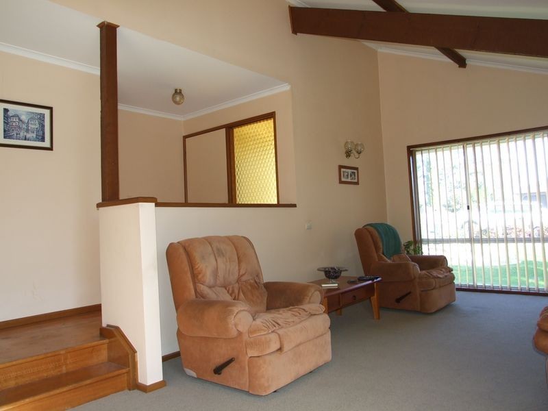 2 Deborah Cresent, Bega NSW 2550