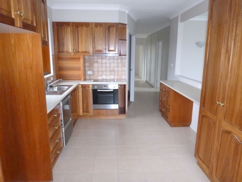 32 Tathra Rd, Bega NSW 2550