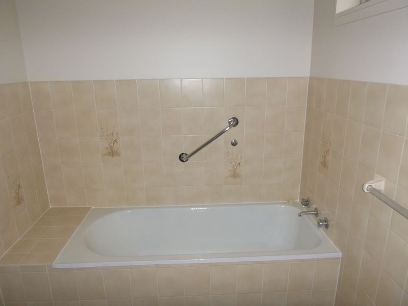 32 Tathra Rd, Bega NSW 2550
