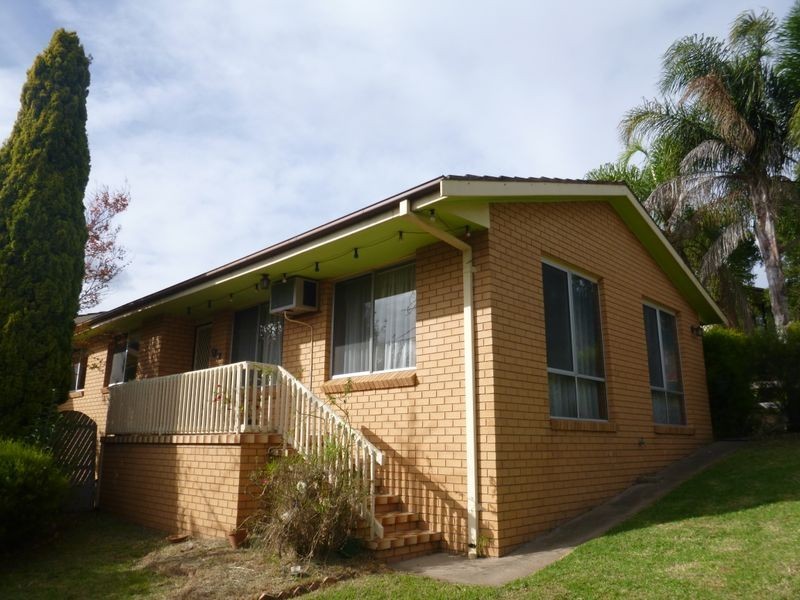 4 Gregory Way, Bega NSW 2550