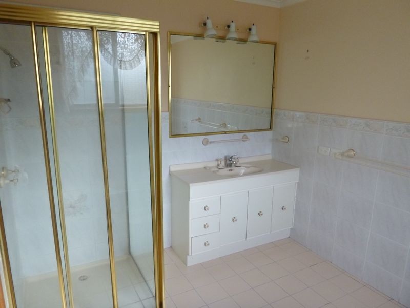 4 Gregory Way, Bega NSW 2550