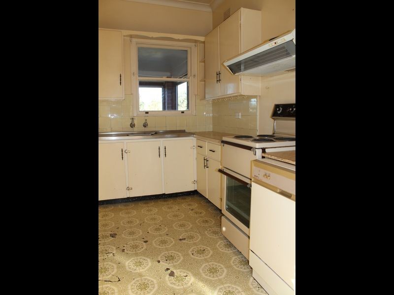 11 Dowling Street, Bega NSW 2550