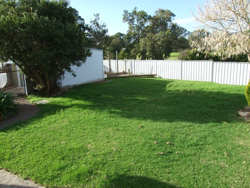 8 Corridgeree Road, Bega NSW 2550