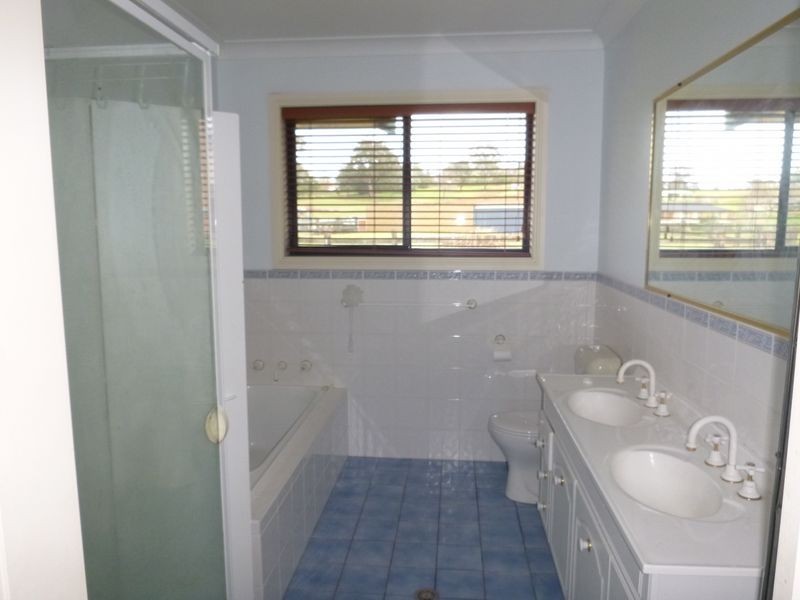 50 Lynjohn Drive, Bega NSW 2550