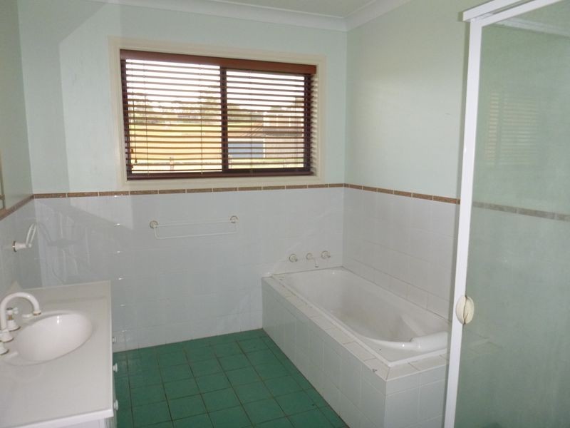 50 Lynjohn Drive, Bega NSW 2550