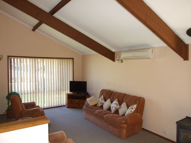 2 Deborah Crescent, Bega NSW 2550