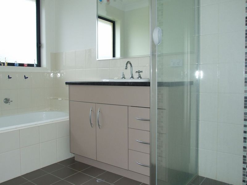 6 Denison Close, Bega NSW 2550