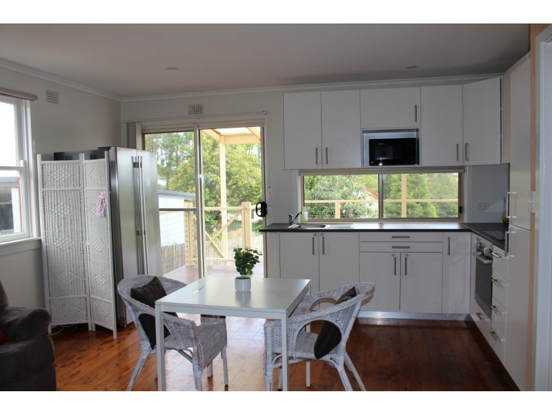 31 Glebe Avenue, Bega NSW 2550