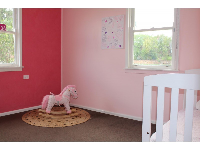 31 Glebe Avenue, Bega NSW 2550