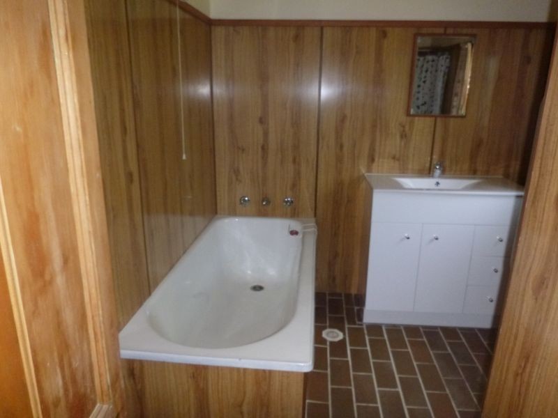 38 Miners Close, Bega NSW 2550