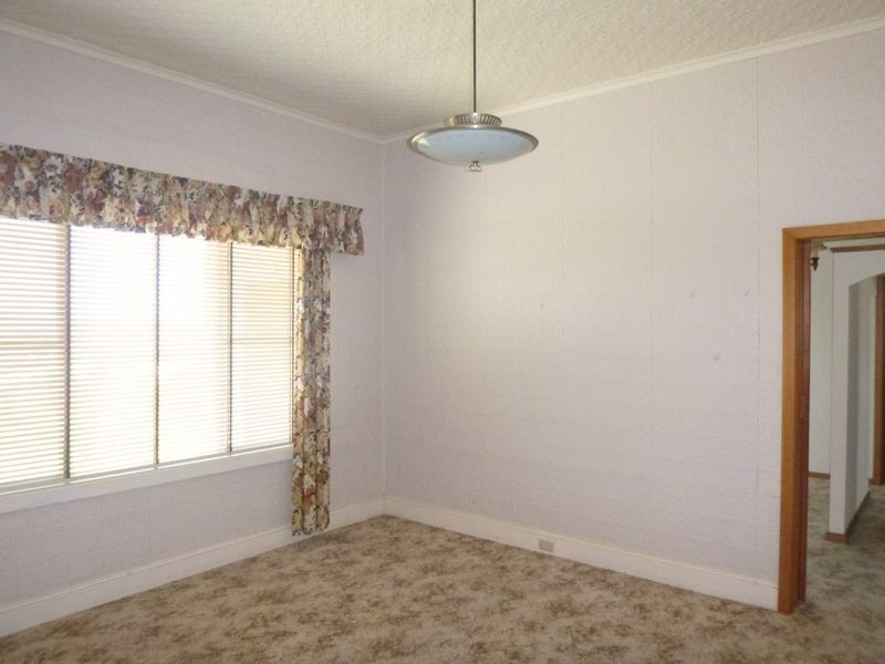 38 Miners Close, Bega NSW 2550