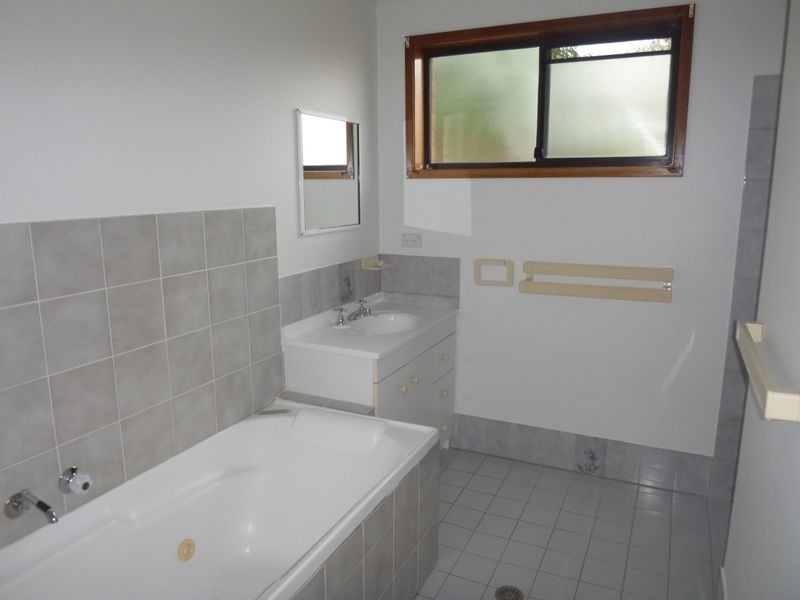 56 Valley Street, Bega NSW 2550