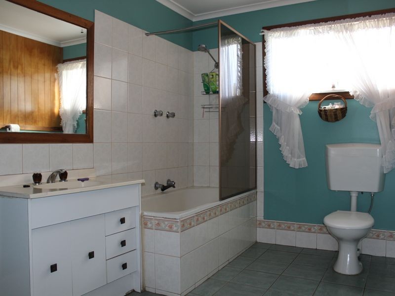 4 Minyama Parade, Bega NSW 2550