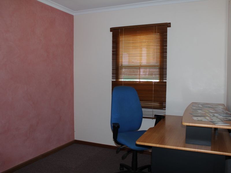 4 Minyama Parade, Bega NSW 2550