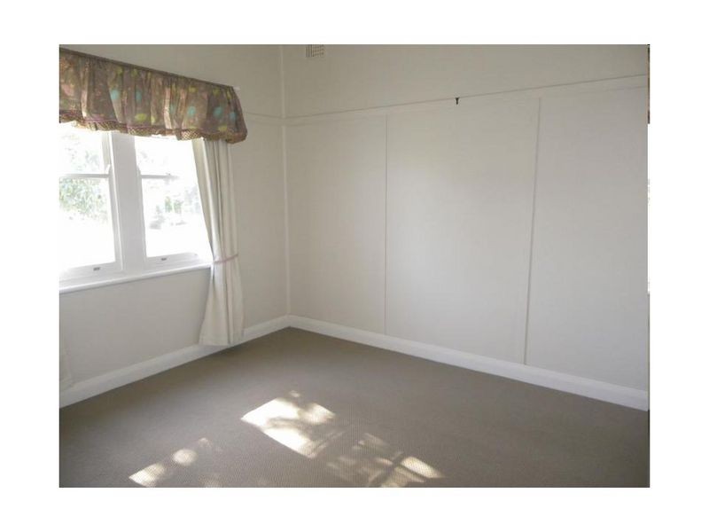 4 Canning Street, Bega NSW 2550