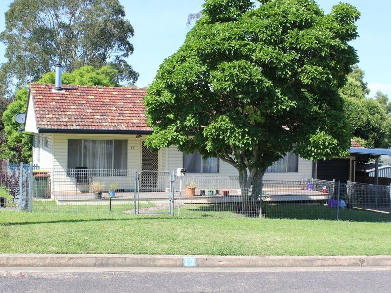 17 Norman Avenue, Bega NSW 2550