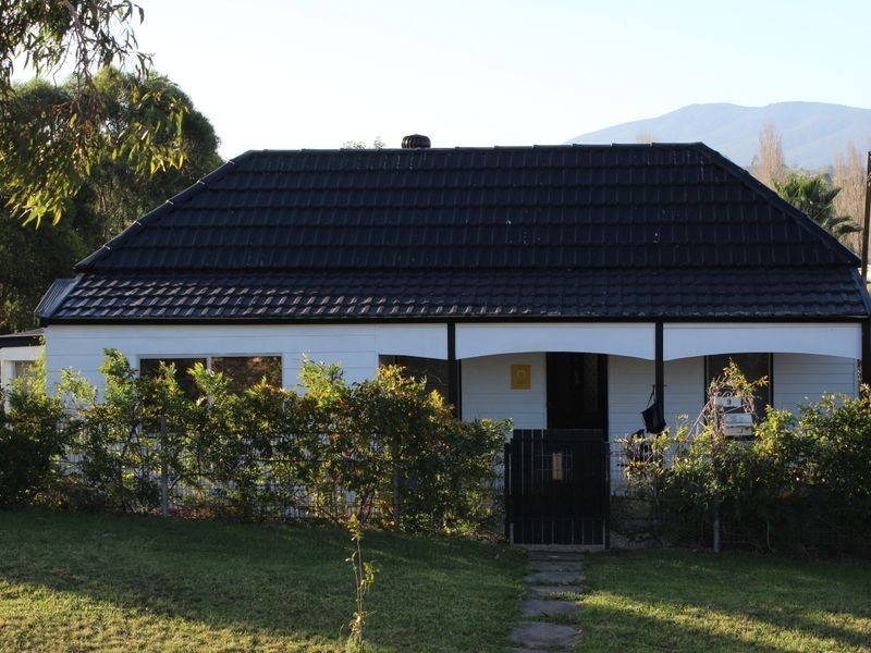 9 Kooringal Place, Bega NSW 2550
