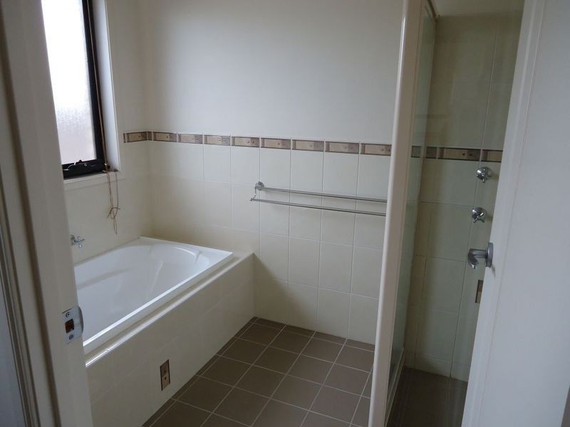 5 Yuin Place, Bega NSW 2550