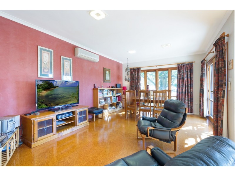 8 Belmore Street, Bega NSW 2550