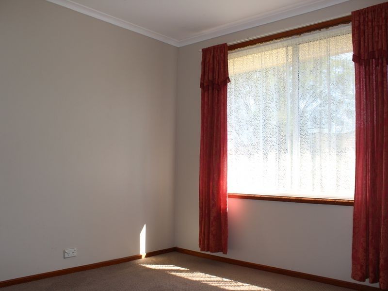 2 Weerona Court, Bega NSW 2550