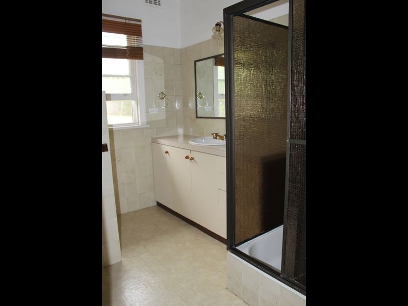 5 Dowling Street, Bega NSW 2550