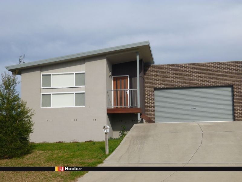 15 Koma Circuit, Bega NSW 2550