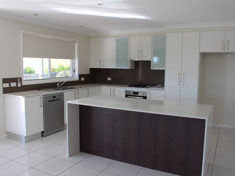 15 Koma Circuit, Bega NSW 2550