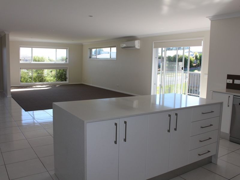 15 Koma Circuit, Bega NSW 2550