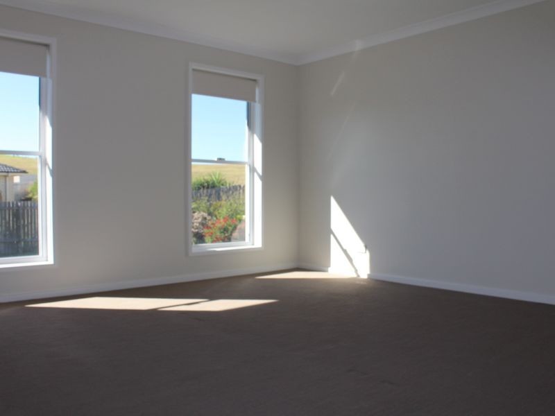 15 Koma Circuit, Bega NSW 2550