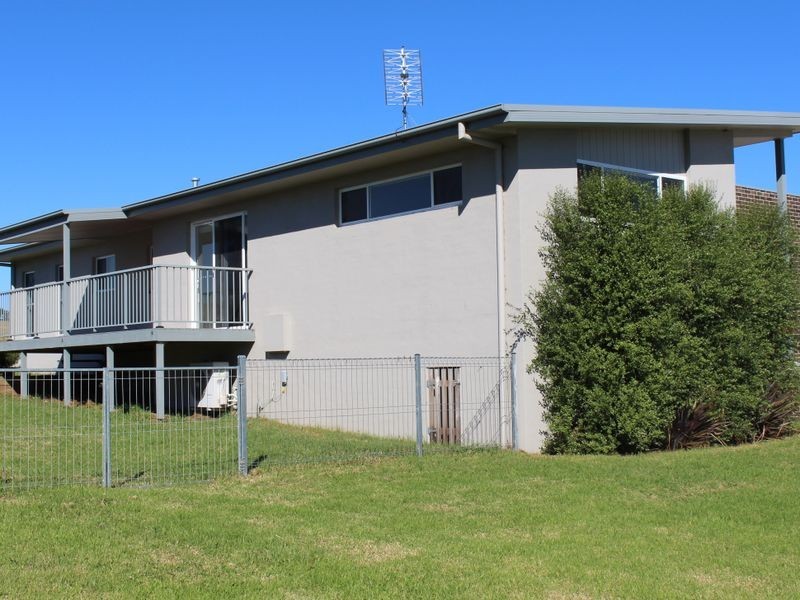 15 Koma Circuit, Bega NSW 2550