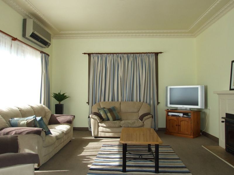 1 Watson Street, Bega NSW 2550