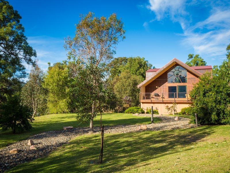 101 Mountview Close, Bega NSW 2550