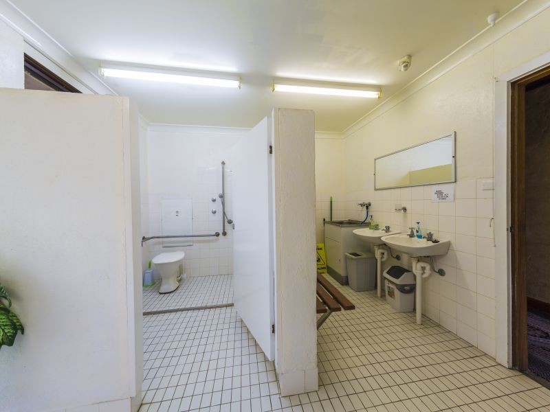 33 Kirkland Crescent, Bega NSW 2550