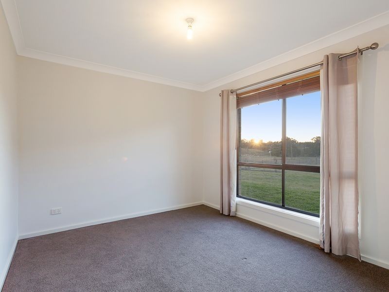 19 Koma Circuit, Bega NSW 2550