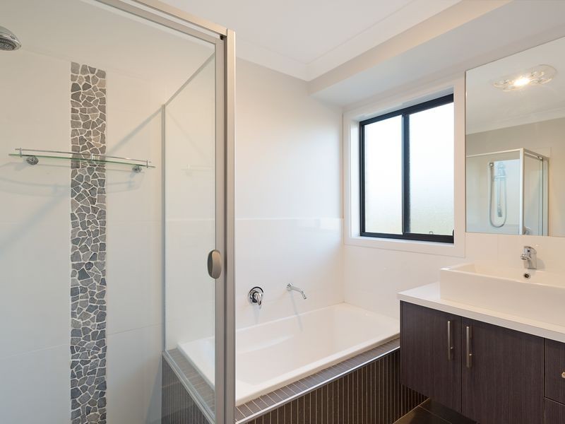 19 Koma Circuit, Bega NSW 2550