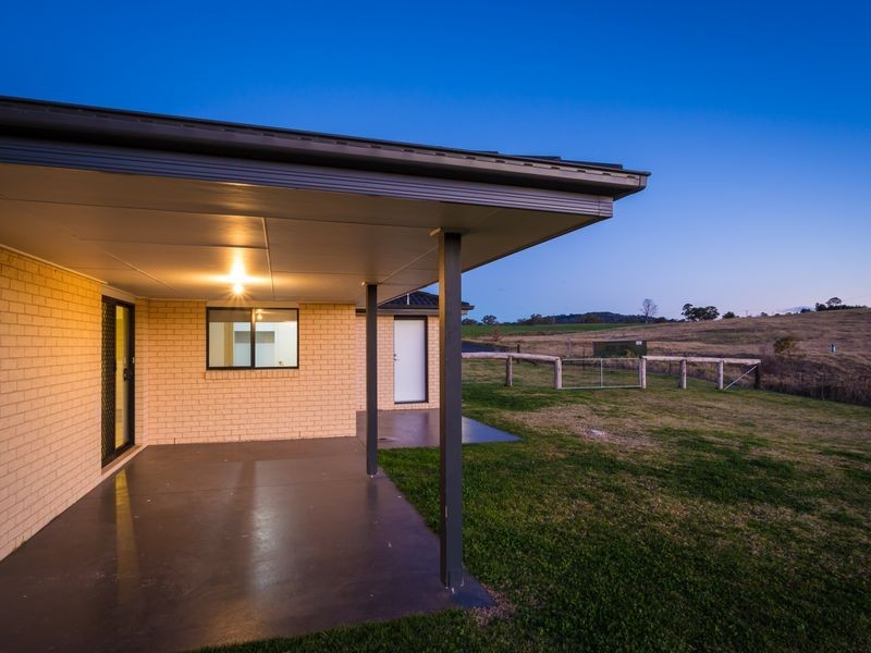 19 Koma Circuit, Bega NSW 2550