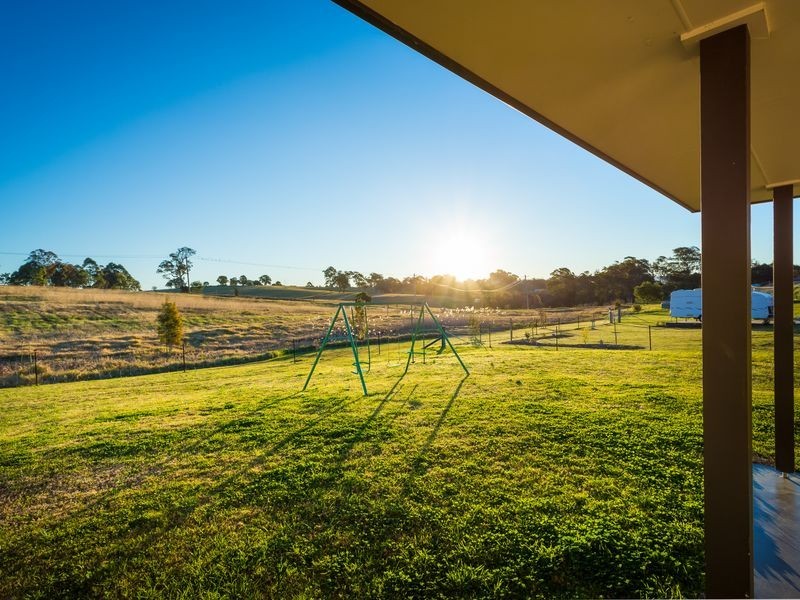 19 Koma Circuit, Bega NSW 2550