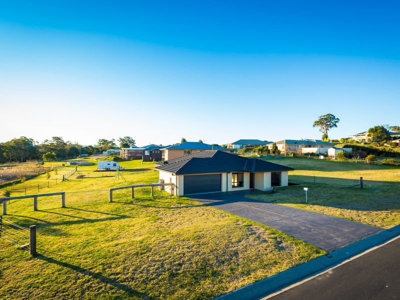 19 Koma Circuit, Bega NSW 2550